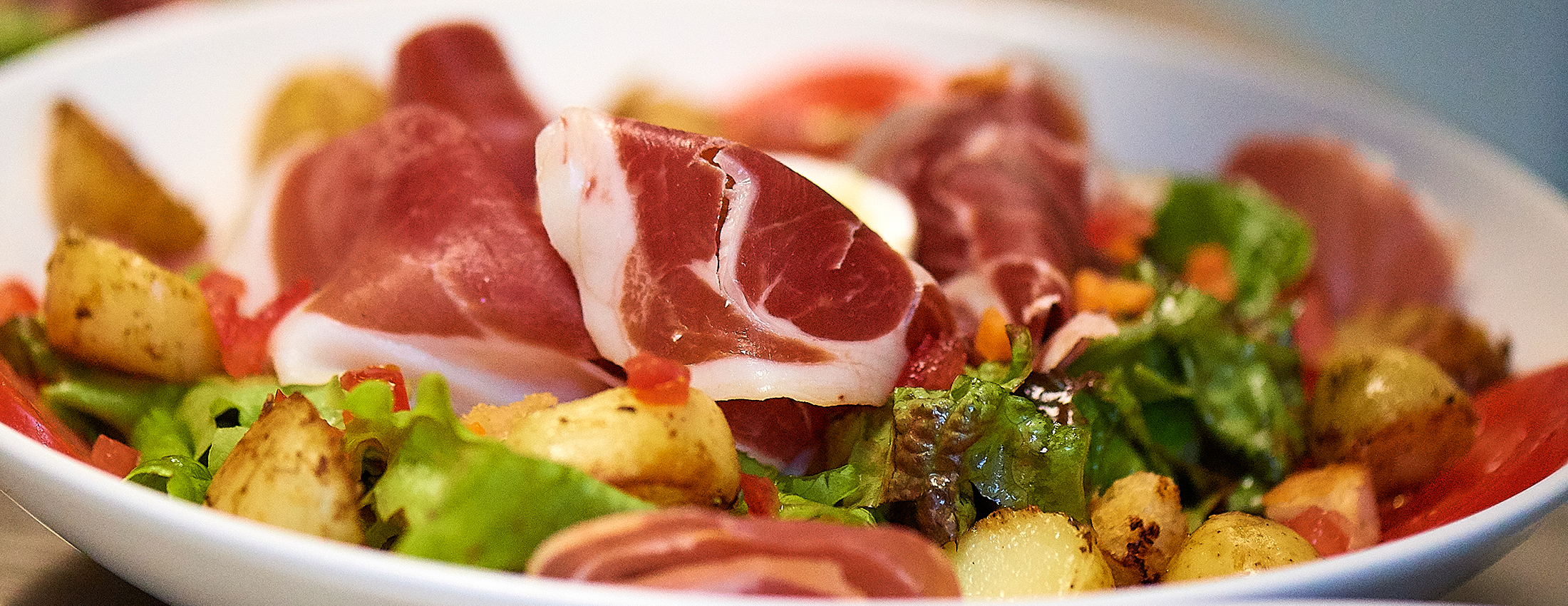 Le Petit Monde, salades complètes à Fontaine-Daniel, en Mayenne